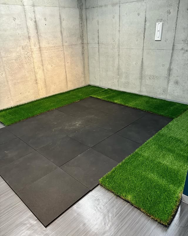感謝！エンモユカリさん施工の人工芝でジムの雰囲気が格段にアップの画像